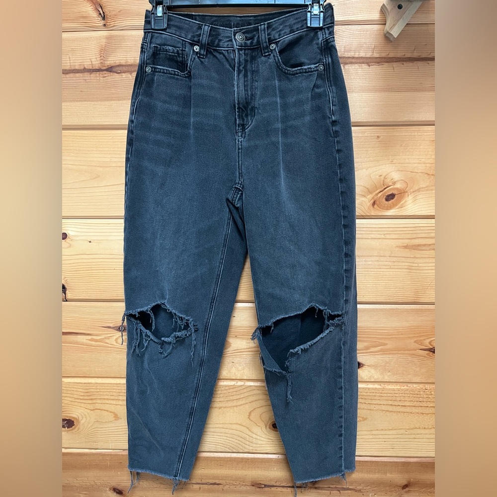 American Eagle Women’s Relaxed Mom Jean